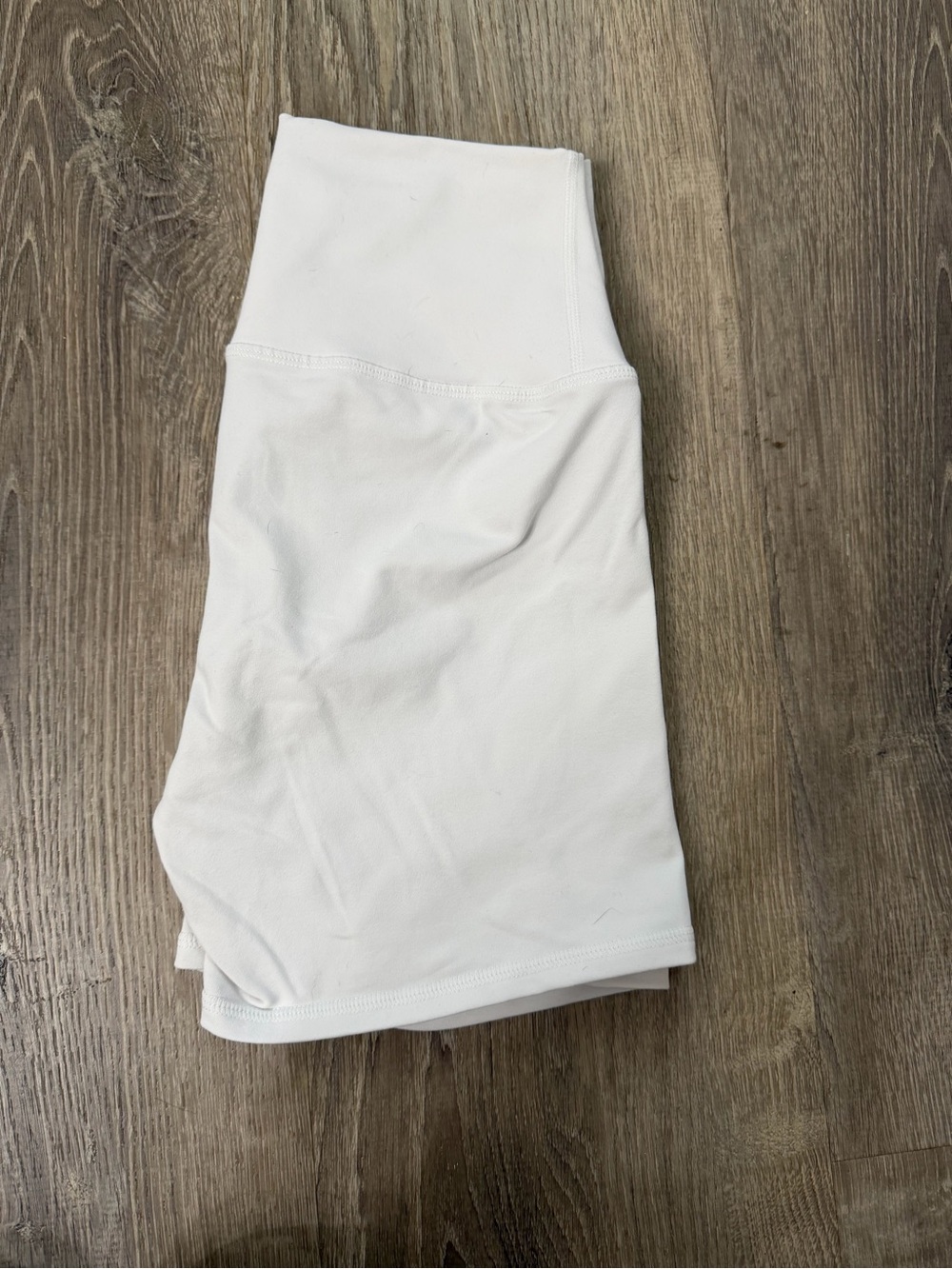 Alo Yoga 5” Airbrush High-Waist Biker Shorts White Size S - Picture 4 of 4